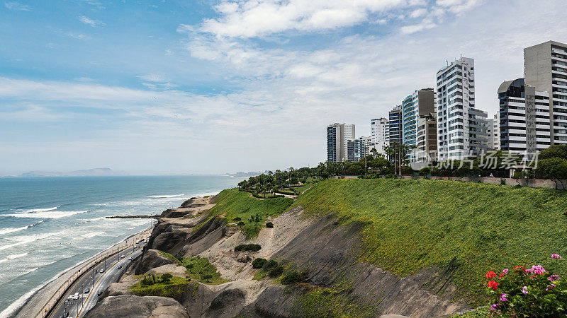 米拉弗洛雷斯镇(Costa Verde)成本线在秘鲁利马